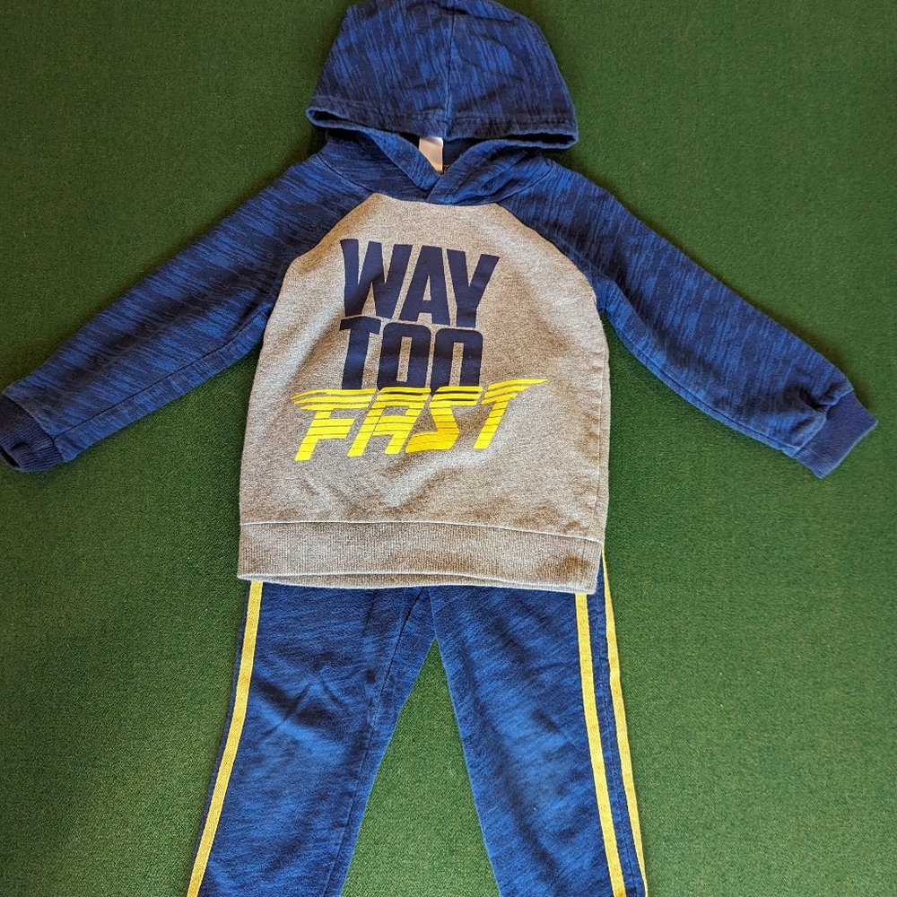 Carter's 2 Piece Set Hoodie and Joggers Size 3T 💙
